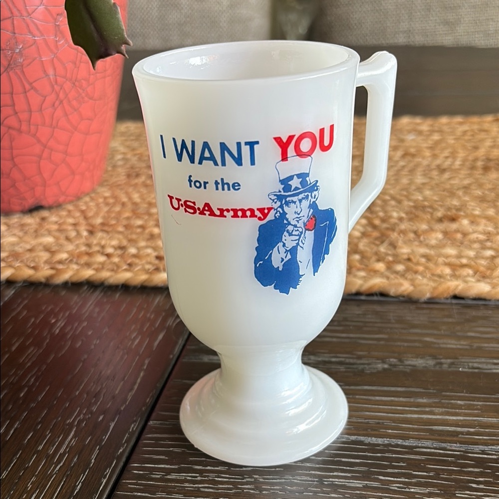Vintage US Army Mug with Patriotic Design